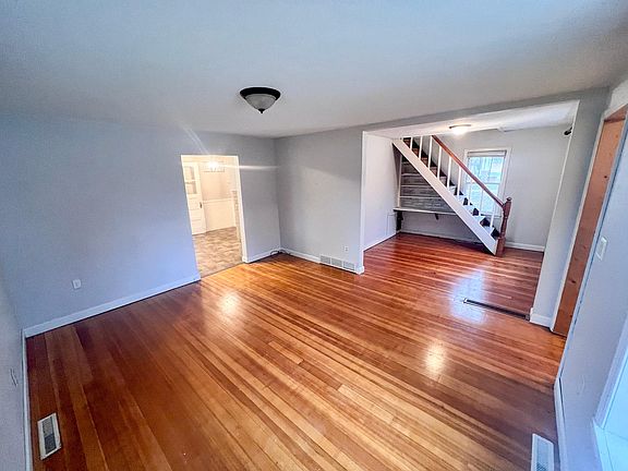 5th image of 1016 Ella Ave NW
