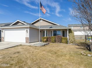 203 Olympic Ave, Moxee, WA 98936
