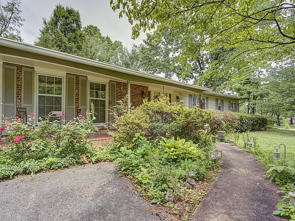 3rd image of 707 Forest Ave