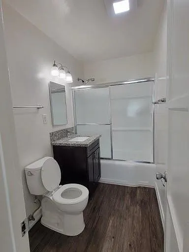 Bathroom in bedroom area