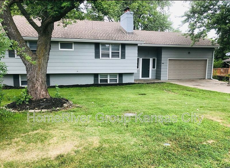 2nd image of 5410 NE Meadowbrook Rd