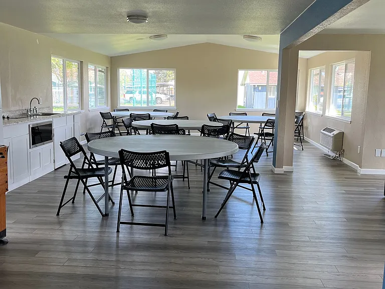 Churchill Village Apartments — Photo 5