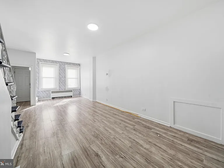 2062 E Stella St — Photo 7