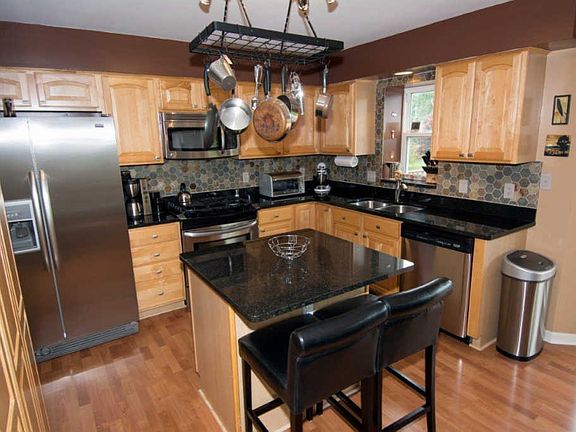 3rd image of 4090 Lori Lynn Ln