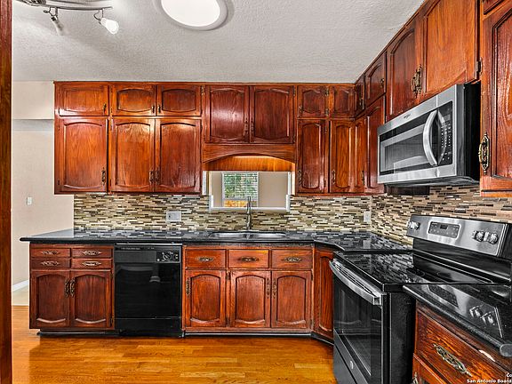 2nd image of 502 Brookview Dr