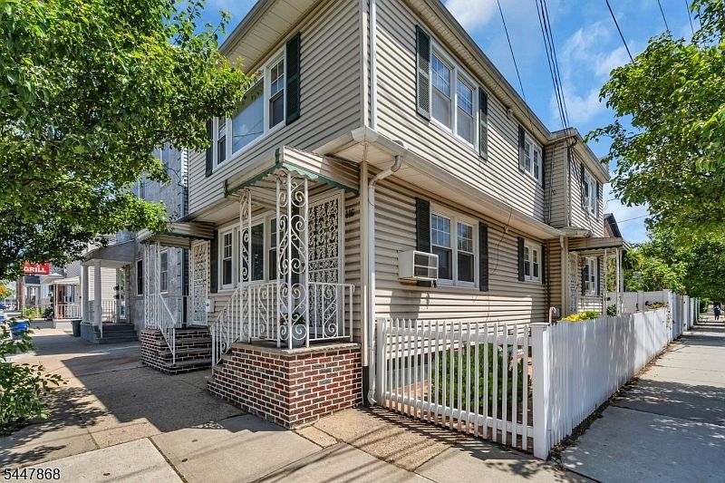 1st image of 116 1St St