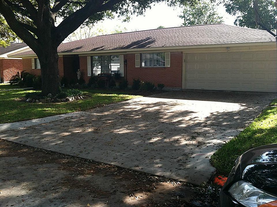 1st image of 901 Elmwood Dr