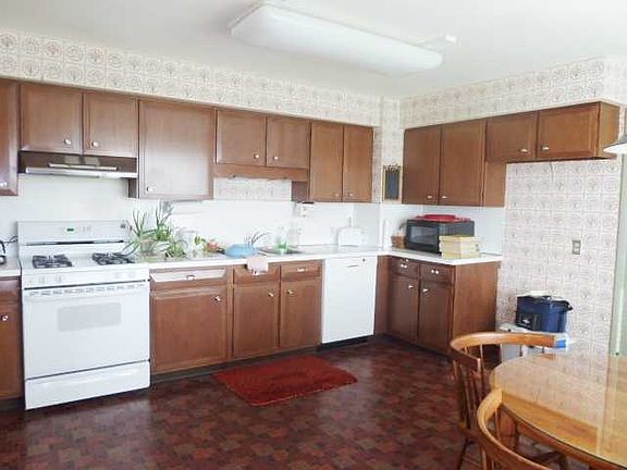 4th image of 7068 Bayview Dr