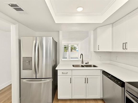 4th image of 16308 Gulf Blvd APT 103