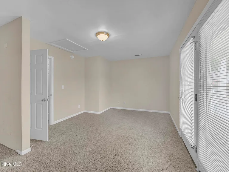 3234 Belmont Cir — Photo 20