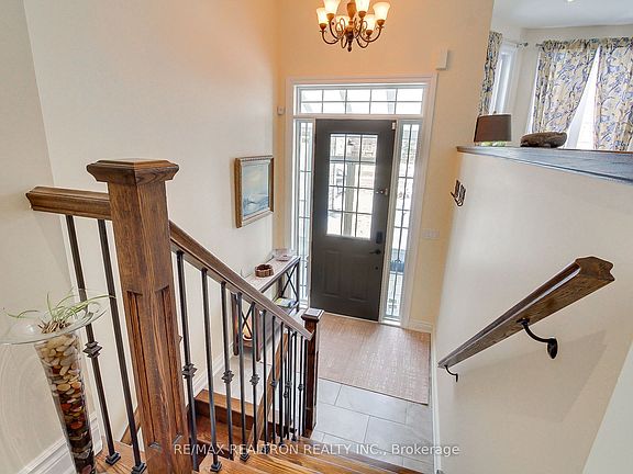 3rd image of 815 Churchill Ln