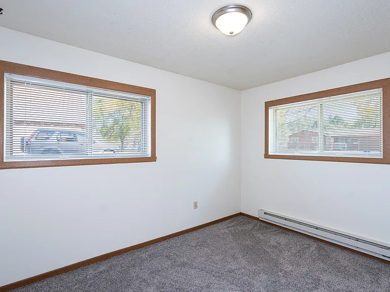 Fargo, ND Pacific South Apartments | 21A | Bedroom