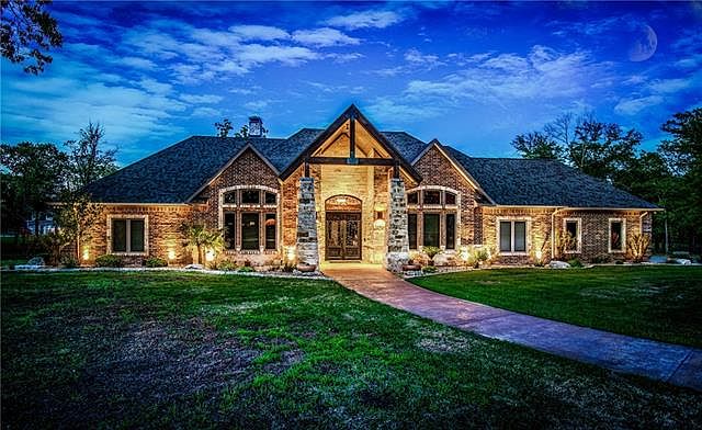 1st image of 804 Glen Ln