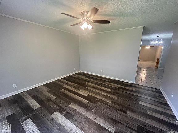 3rd image of 1705 Colonial Rd