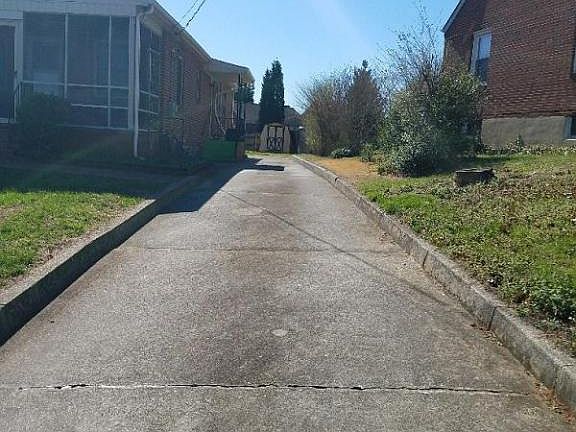 3rd image of 325 Valleydale Ave