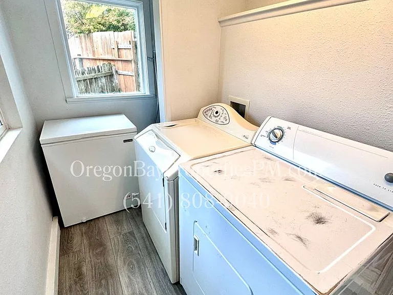1596 McPherson St — Photo 20