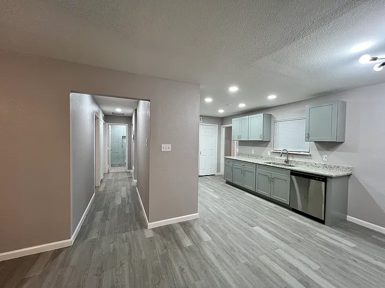 4330 Redstone Dr — Photo 10