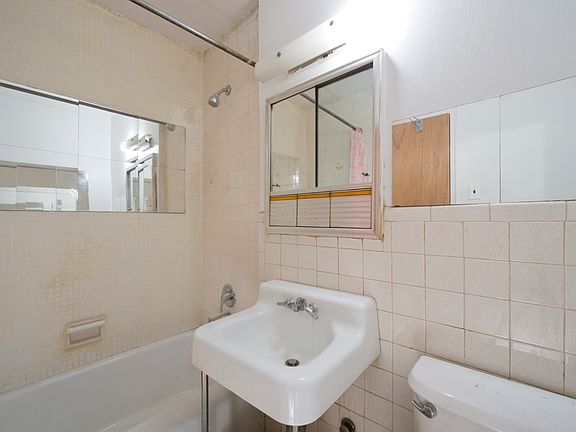 2nd image of 10 W 15th St APT 1222