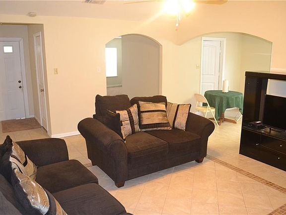 2nd image of 1109 Burgess Ct