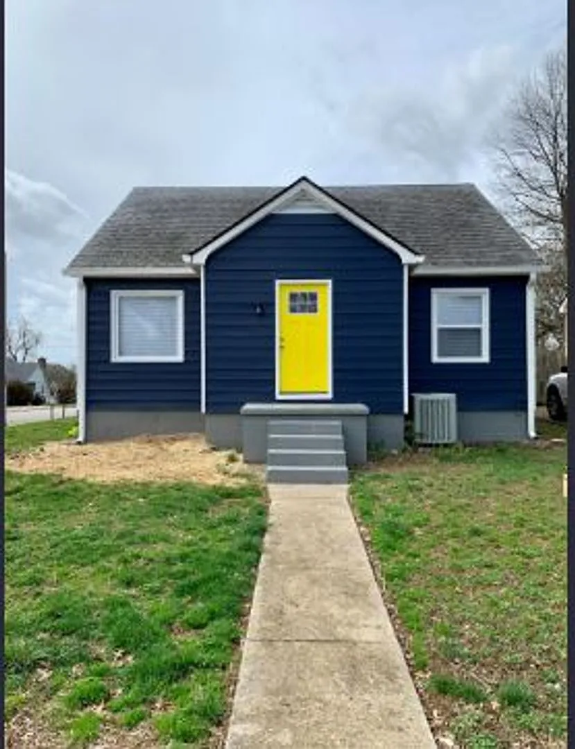 Cozy 4 bedroom 2 Bath home in Lexington KY — Photo 3