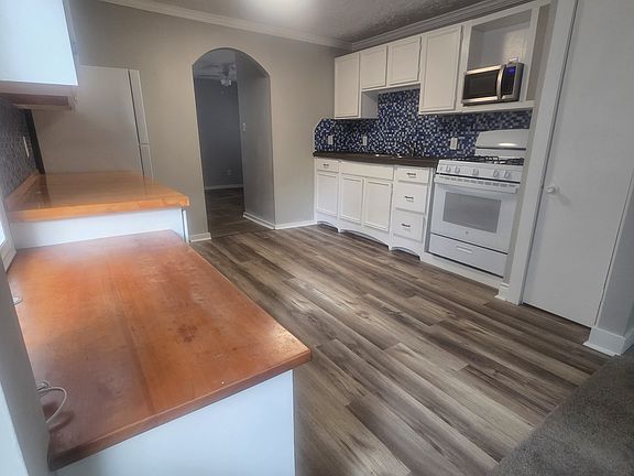5th image of 3015 Walnut St