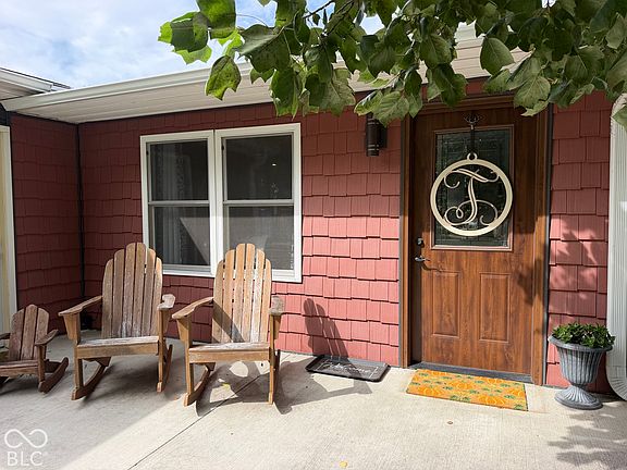 2nd image of 302 Marion Blvd