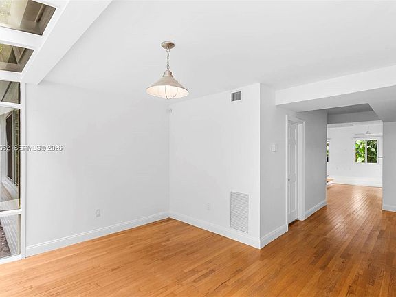 5th image of 3945 Loquat Ave