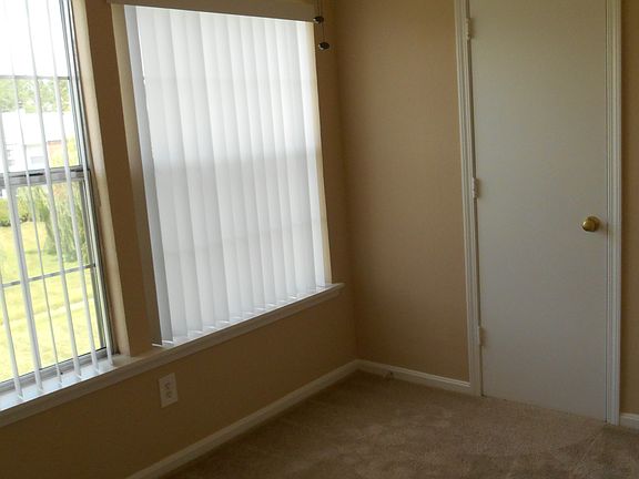 3rd image of 305 Lindenhurst Dr APT 2201