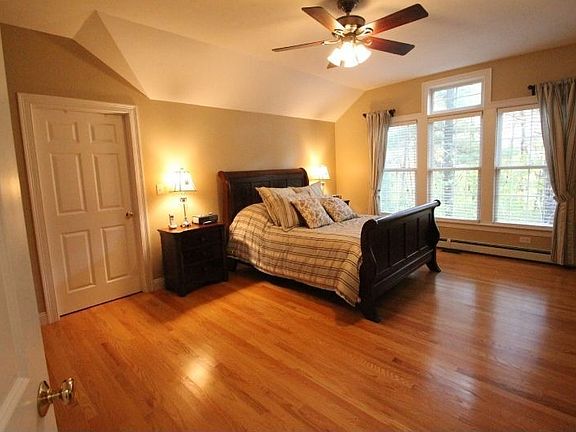 3rd image of 128 American Elm Ave