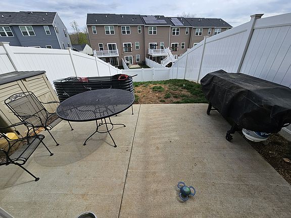 5th image of 76 Park Dr