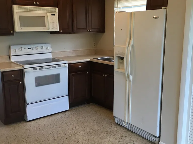 914 San Remo Ave — Photo 3