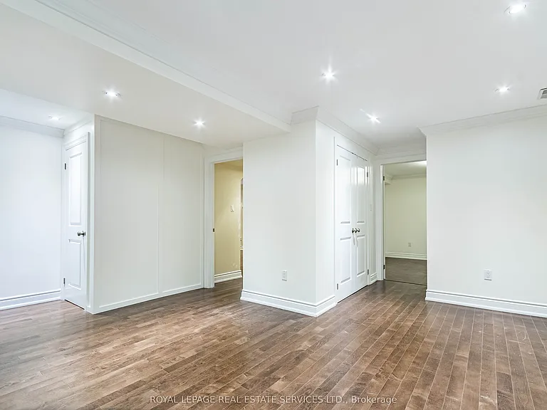 64 Grenview Blvd S #LOWER — Photo 8