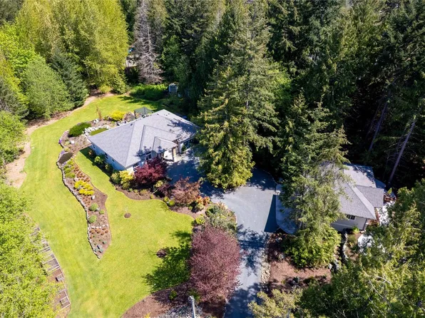 7190 Hase Pl, Lantzville, BC V0R 2H0