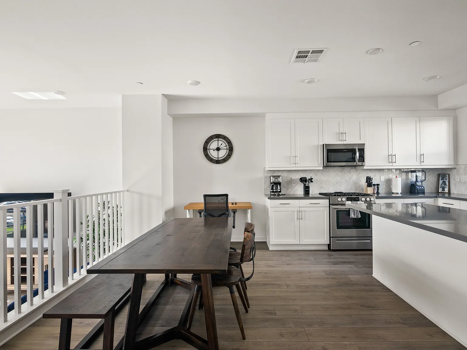 4 bed, 3.5 bath, 1853 sqft, $8,200 — Photo 3