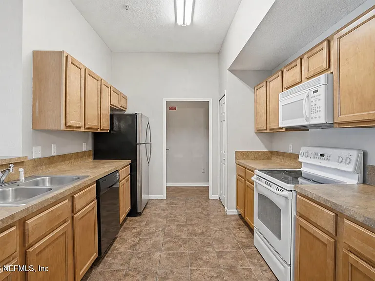5150 Playpen Dr #4 — Photo 8