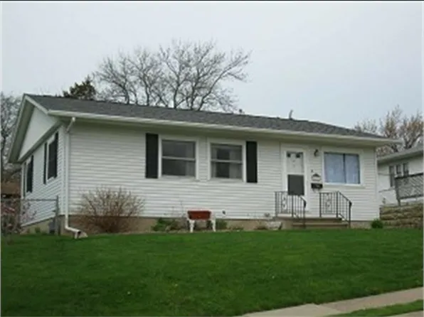 2685 Maryville Dr, Dubuque, IA 52001