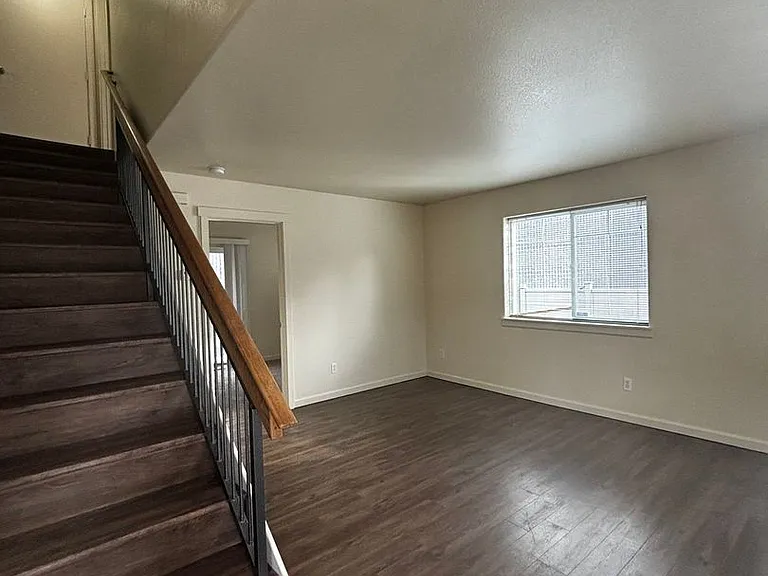 11 SE Cleveland Ave — Photo 8