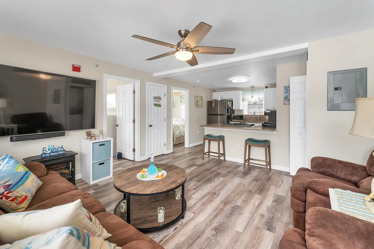 2 bed, 750 sqft, $2,850 — Photo 2
