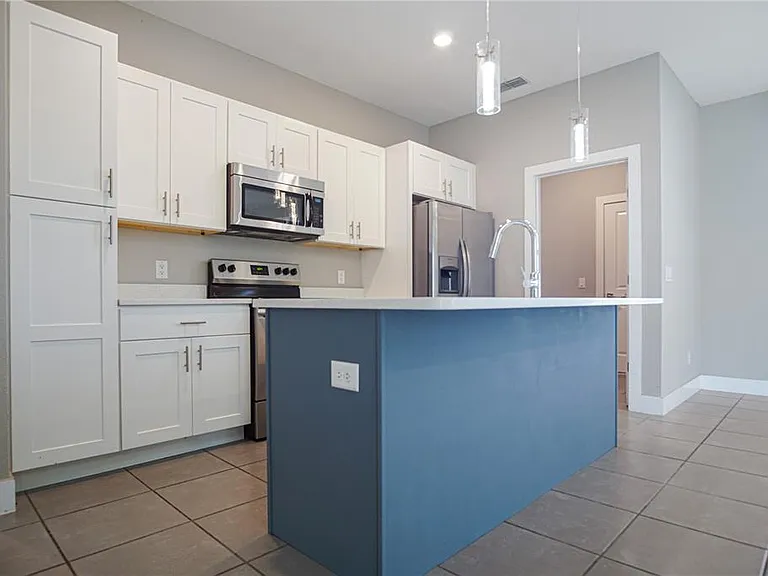 210 Goldenrod Ln — Photo 3
