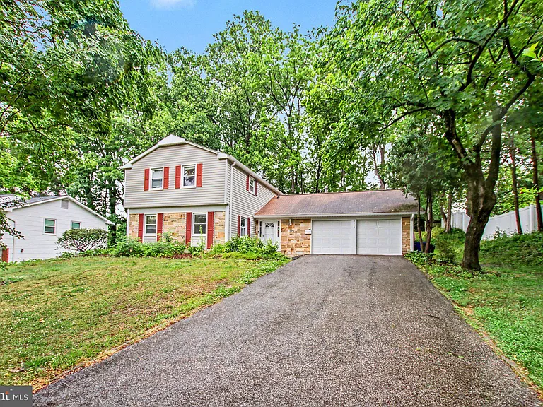 1405 Peachwood Ln — Photo 3