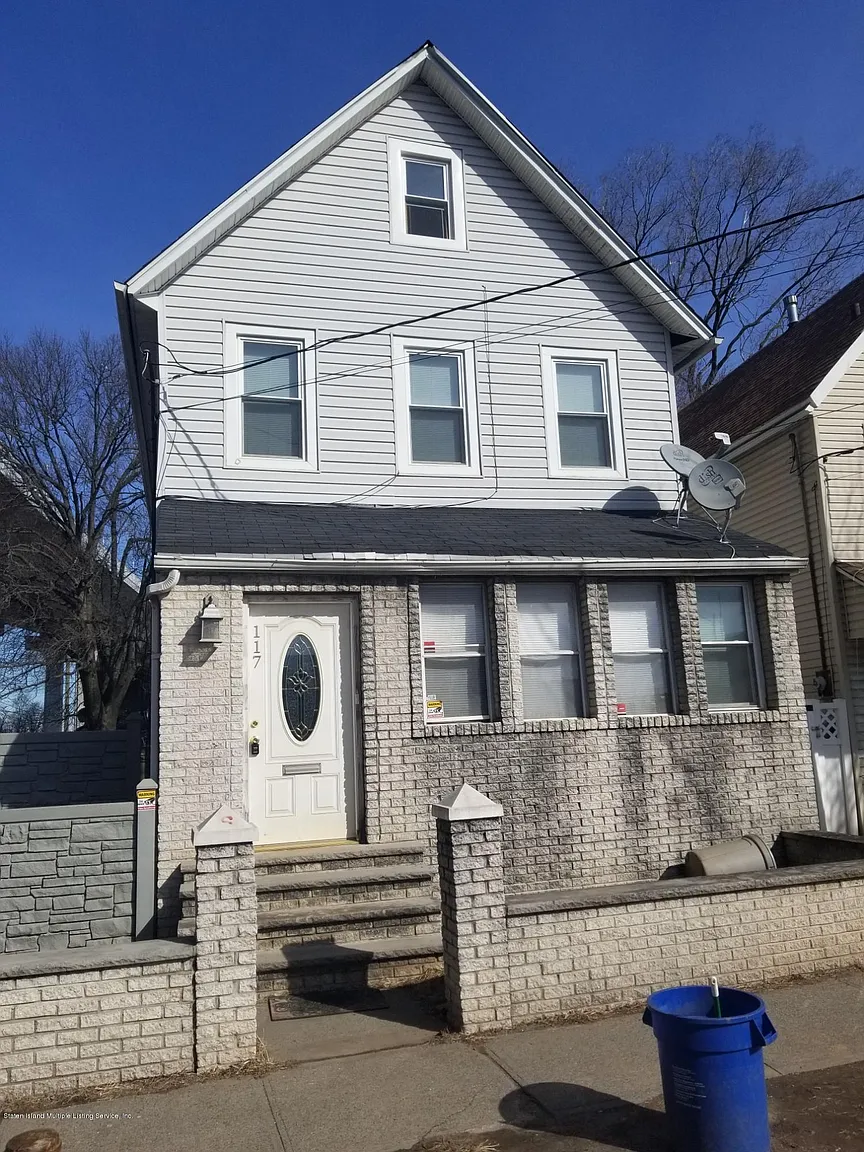 117 Innis St photo 1