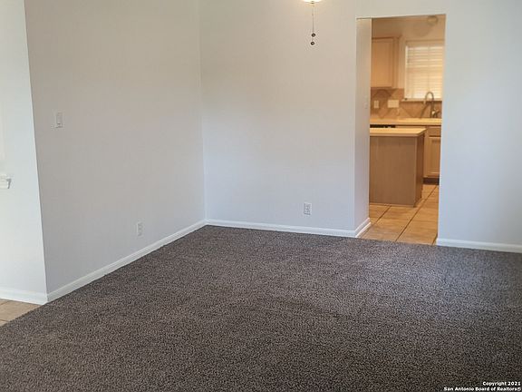 5th image of 108 SNOWBERRY DR