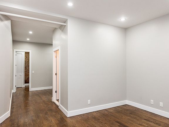 3rd image of 206 Scholes St #29