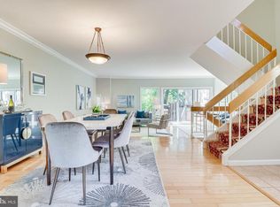 3166 Readsborough Ct, Fairfax, VA 22031