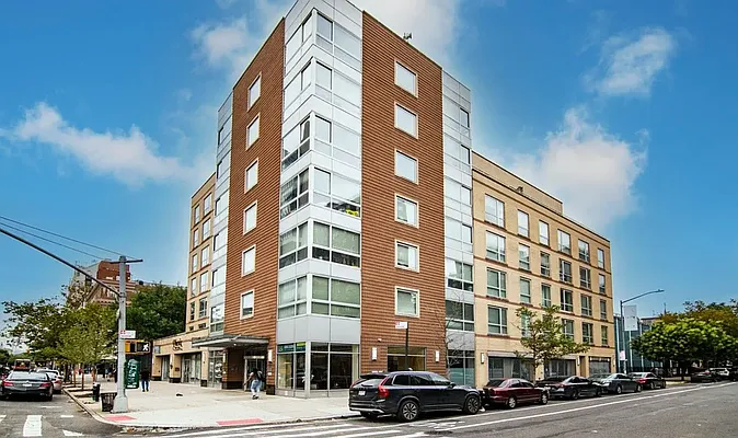 Rented by REAL New York | media 24