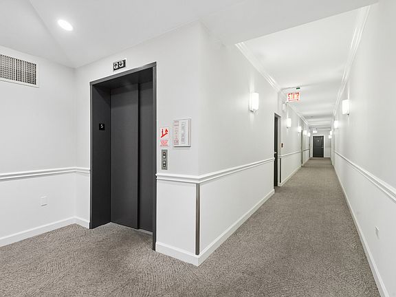 3rd image of 1429 N Wells St APT 502