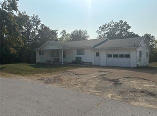 1114 Hickory St, Fredericktown, MO 63645