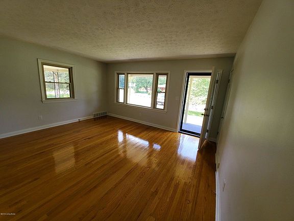 4th image of 10201 Starlight Way