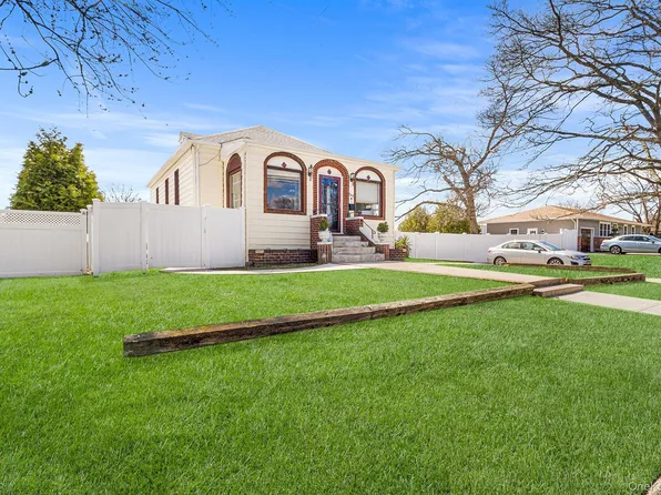 1517 10th Street, West Babylon, NY 11704