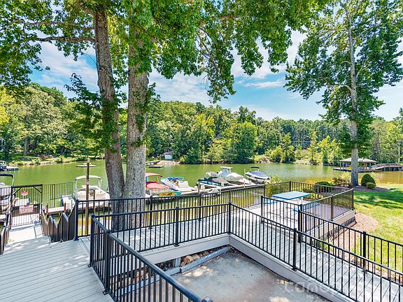 5th image of 7883 Mariners Pointe Cir